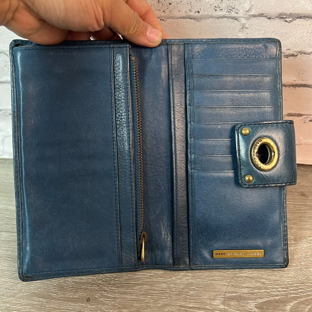 Marc by Marc Jacobs Totally Turnlock flap wallet in blue leather - Picture 3 of 7